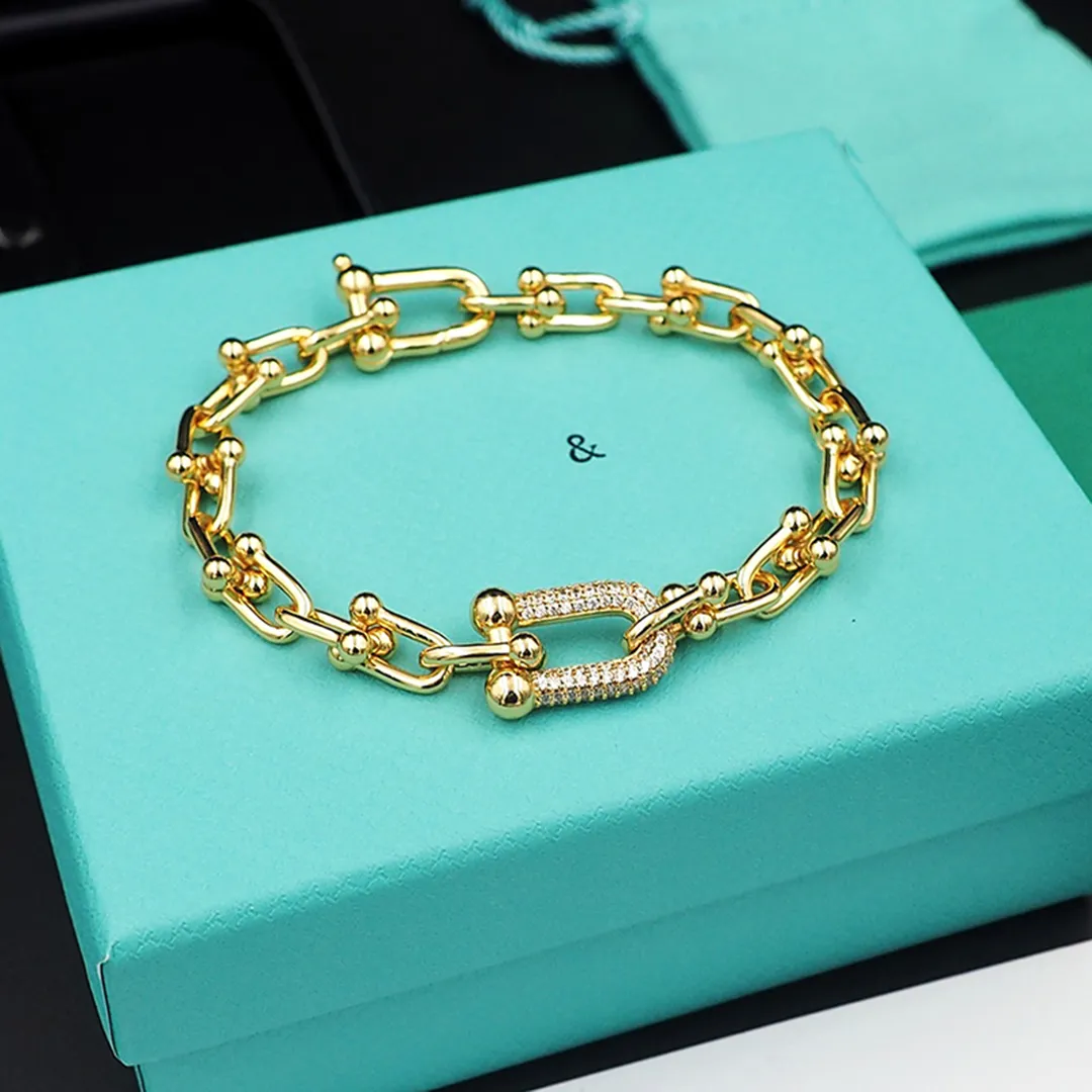 Bracelets Designer pour femmes Lettre de diamant Conception Bracelet Boîte de bijoux de meilleure qualité 3 couleurs très bien