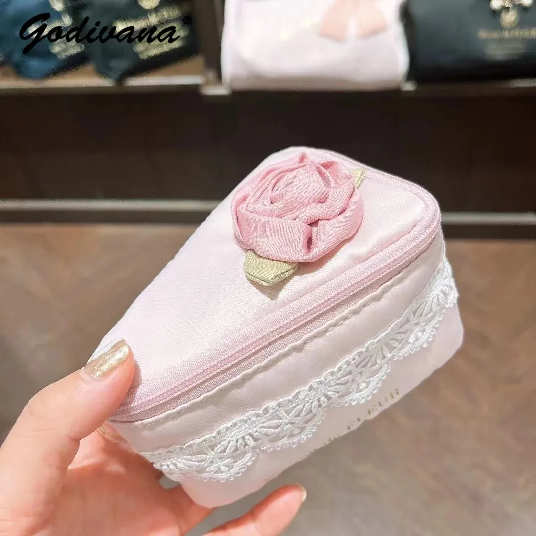 Japanese Style Rose Satin Triangle Cake Cosmetic Bag Girls Sweet Embroidery Bag Pink Lace Cases 240122