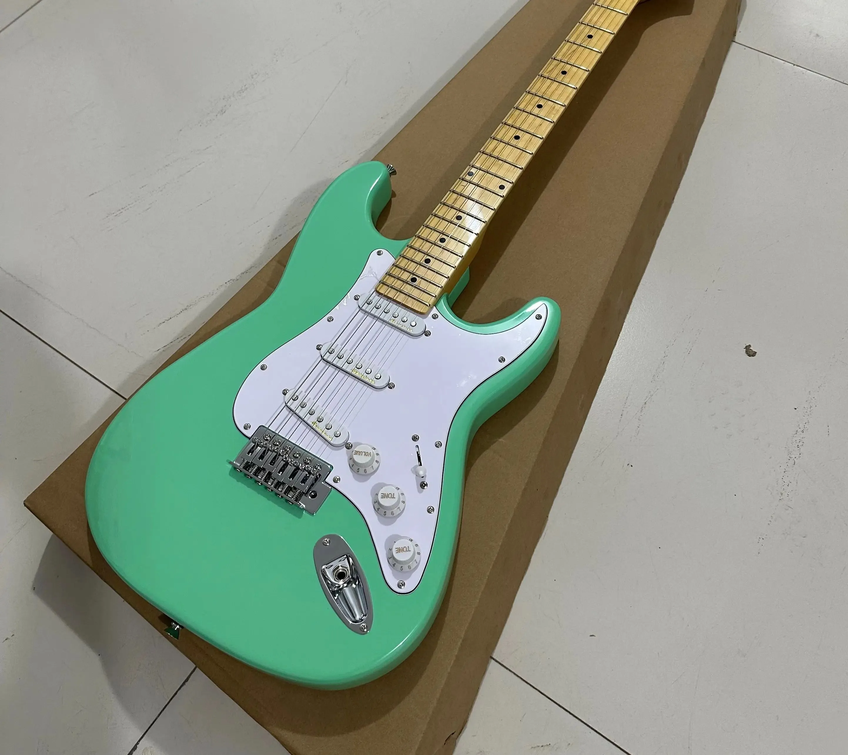 Chitarra elettrica di alta qualità di colore verde della tastiera del palissandro della chitarra ST Guitarra Spedizione gratuita