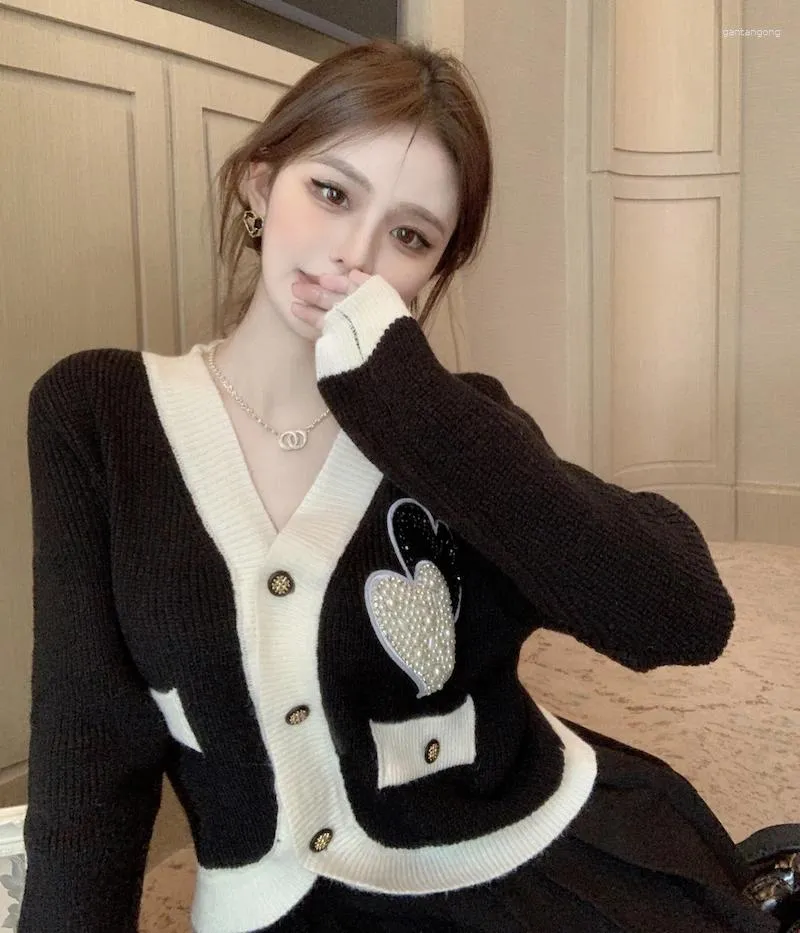 Women's Knits V-neck Pearls Love Sweater Women Short Autumn/Winter Beaded Knitted Cardigan Coat Long Sleeve Top Ladies Cropped Jumper