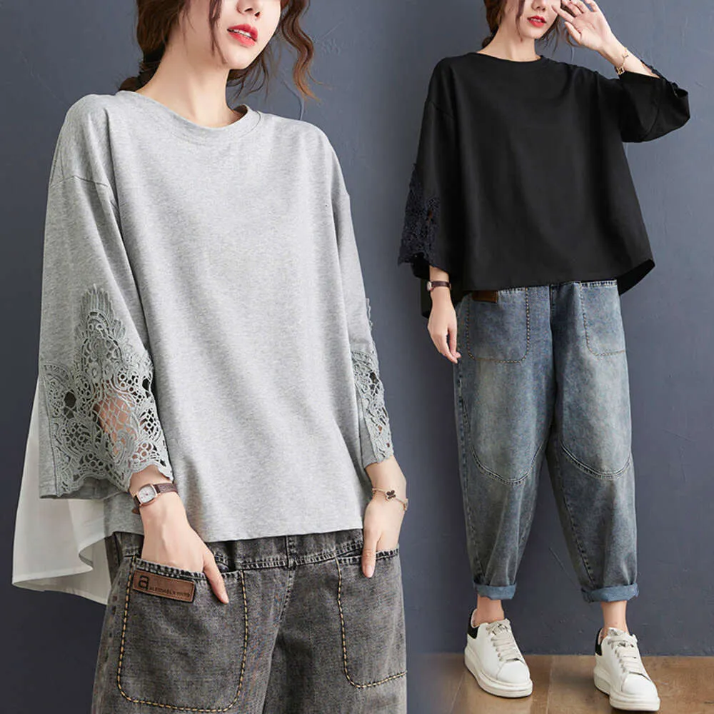 Vero scatto della versione coreana primavera/estate di una t-shirt patchwork chic con scollo rotondo ampio da donna, dolce ed elegante, con maniche a 7/4 da donna