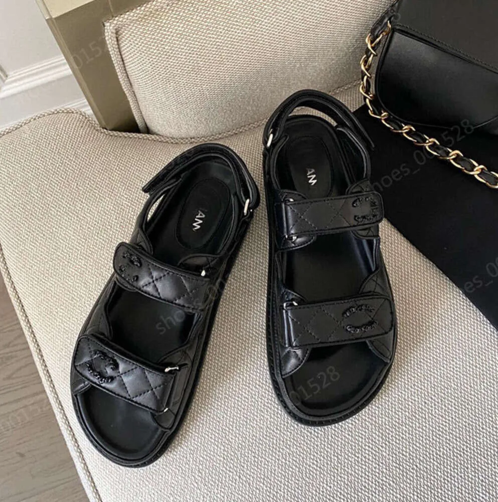 نساء السيدات Calfskin Dad Sandals مبطن المصمم الصيفي Sandles Sandles Platforms Flats Low Heel Wedge Diamond Buckle Slip على شاطئ الكاحل Shose 123