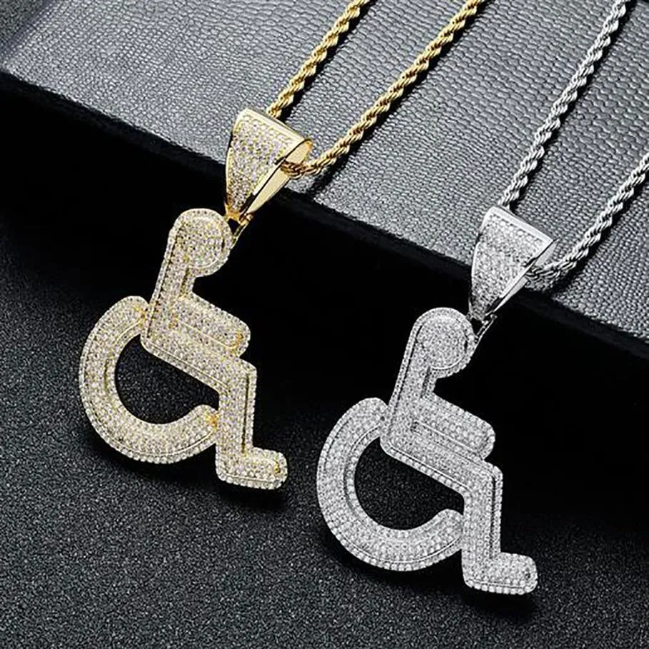 14K Gold Icy Wheelchair Disability Logo Pendant Handikappade skylthalsband Koppar Kubiska zirkonsmycken för män Kvinnor Gift179w