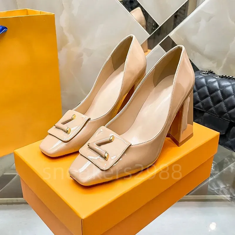 Tasarımcı Elbise Lüks Slingback Sandal Pompalar Tek Ayakkabı Patent Patent Deri Kare Başlık Topuklular Mektup Kadınlar Zarif Tıknaz Yüksek Topuklu