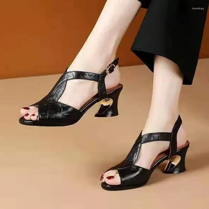 Sandaler Kvinnor Peep Toe Chunky Heel Shoes 2024 Summer Vintage High For Women Dress Office Ladies T-strap Heeled