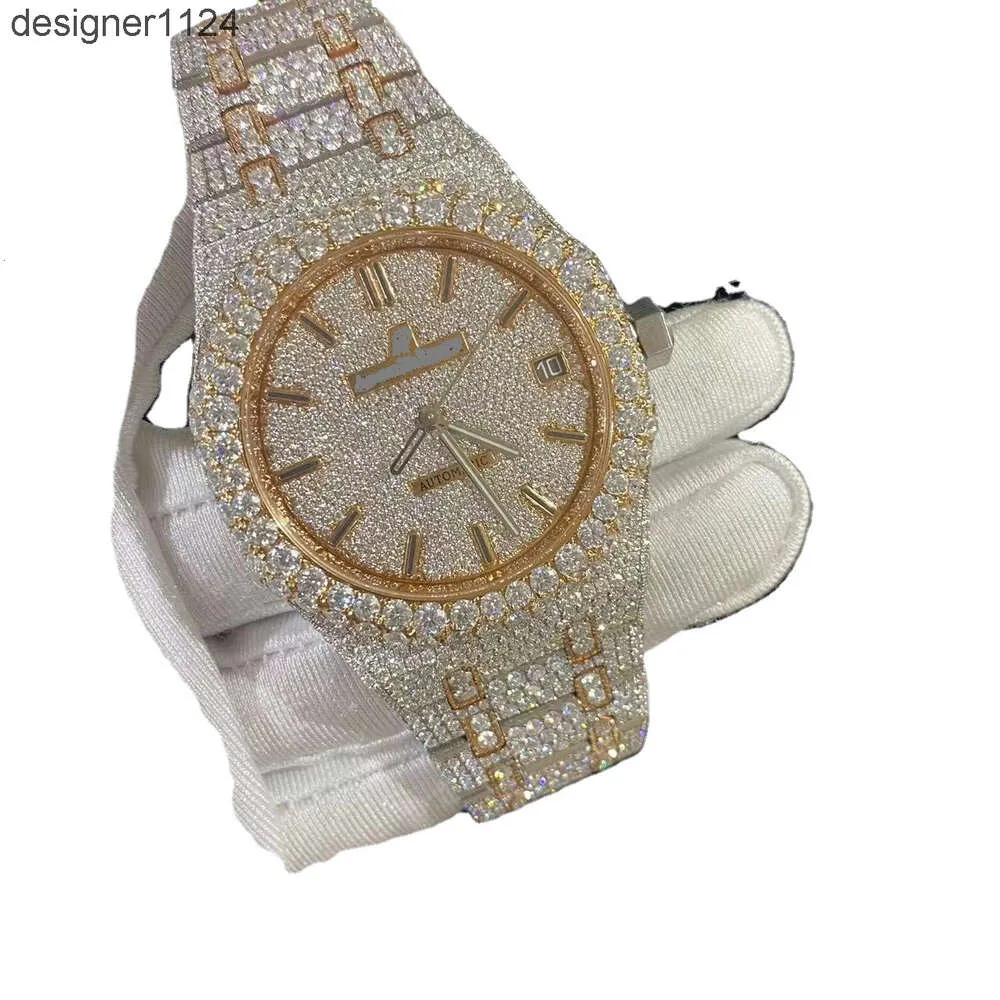 VVS Moissanite Iced Out Watch في المجوهرات الكوبية AP مشاهدة A104 مع VVS Moissanite المثلجة خارج النافذة في Hip Hop Watch