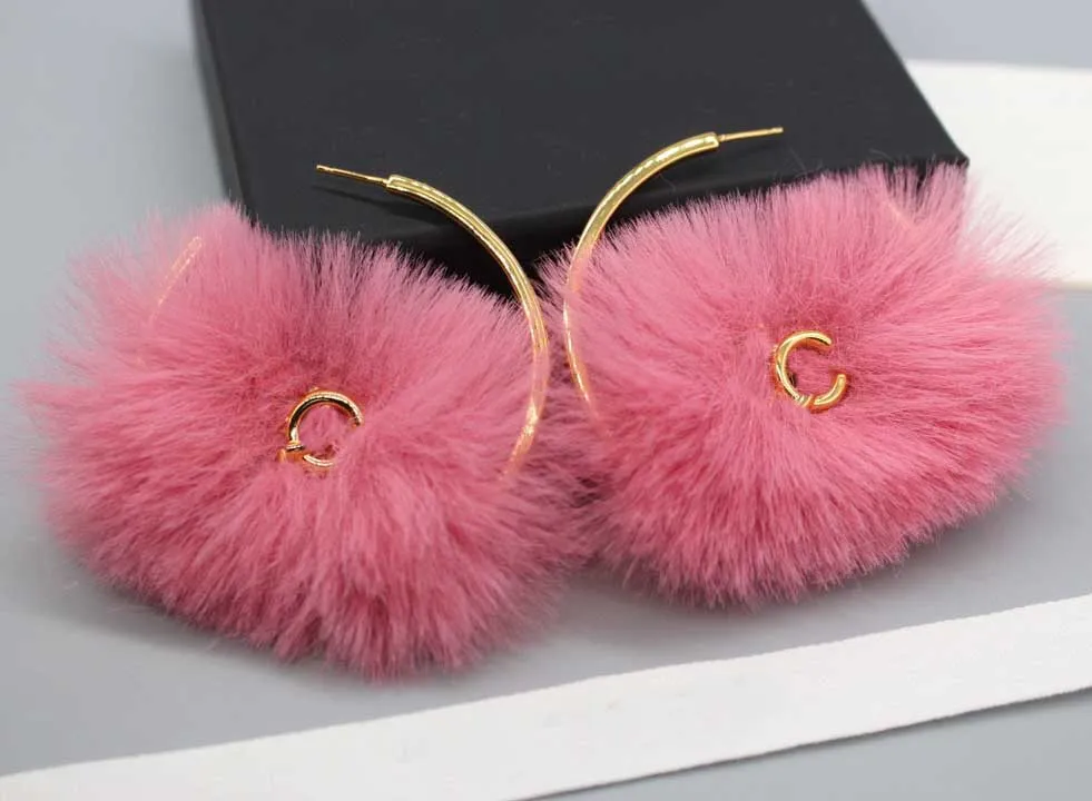 2024 brinco de gota de charme de qualidade de luxo com design de cor rosa broche tem caixa de carimbo PS3872A