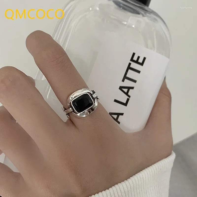 Cluster Rings Qmcoco Silver Color Hip-Hop Rock Black Stone For Women Couples Fashion Creative Hollow Out Geometric Party Jewelry Gifts