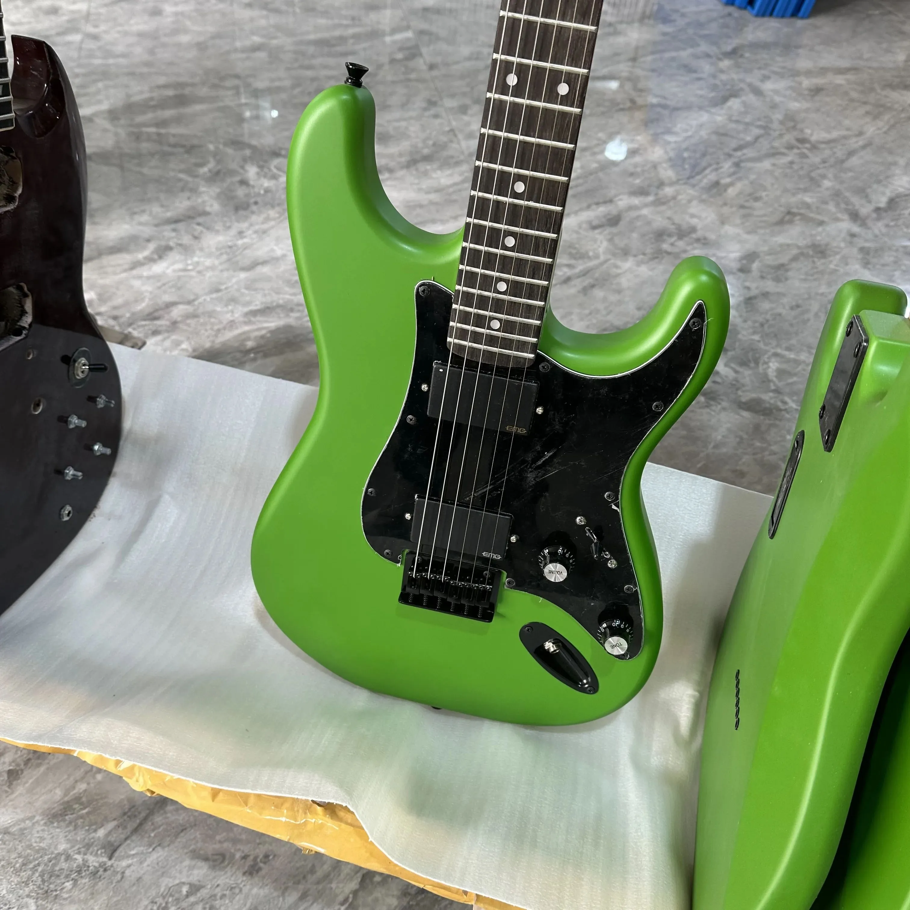 Guitare S T, couleur verte, finition satinée, touche en palissandre, guitare électrique livraison gratuite