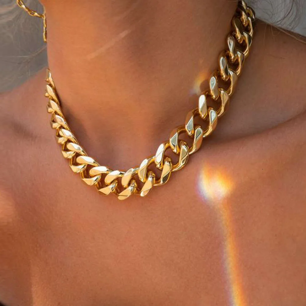 Collar de cadena gruesa Blogger Punk, collar de cadena cubana de aleación chapada en oro, cadena de Metal creativa para mujer