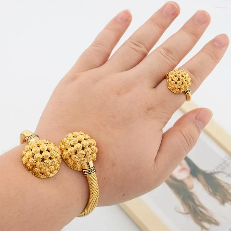 Conjunto de pendientes y collar con joyería de anillo para diseño de cuentas chapadas en oro africano de 18k y regalos de compromiso de Dubái con dedo