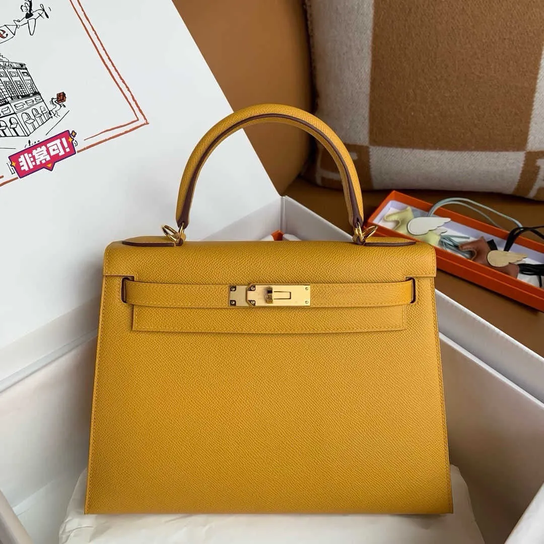 Hermès Kelly 25 Rouge H Front View