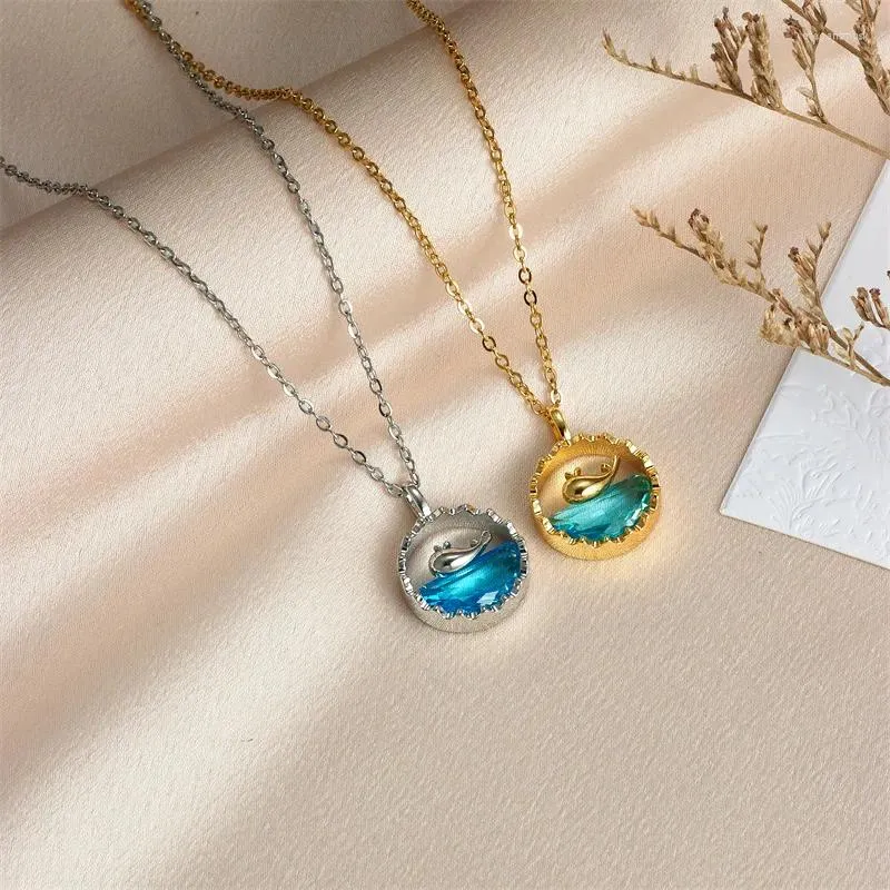 Pendant Necklaces Whale Fall Necklace For Women Light Luxury Niche Design Titanium Steel Tail Collarbone Chain Fashion Jewelry Accessories