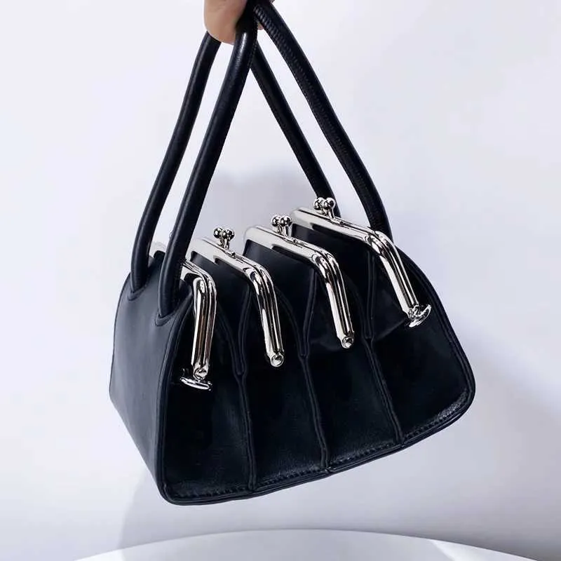 イブニングバッグ女性向けの黒いミニクリップバッグ高級デザイナーハンドバッグと財布2024新機能マルチレイヤーアコーディオンショルダークロスボディ