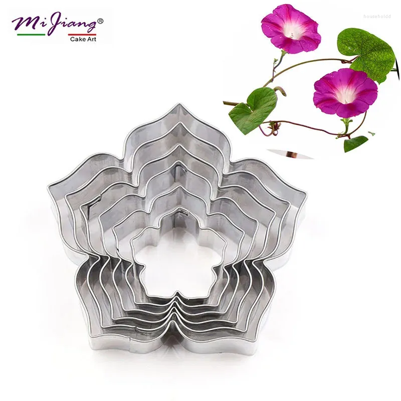 Moules de cuisson 6pcs / Set en acier inoxydable Pétunia Fleur Cutters Set DIY Fondant Cake Silcers Cookie Décoration Outils Bakeware A452