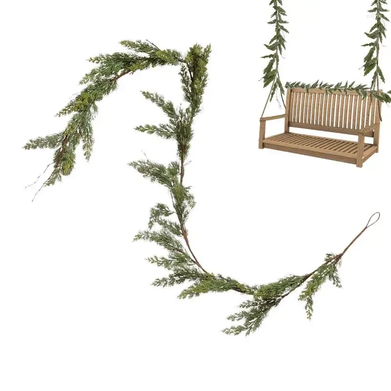 Dekorative Blumen Weihnachtsrebengirlande beflockte künstliche Zypressenreben Dekor gefälschtes Grün Zeder für Hauswandtür
