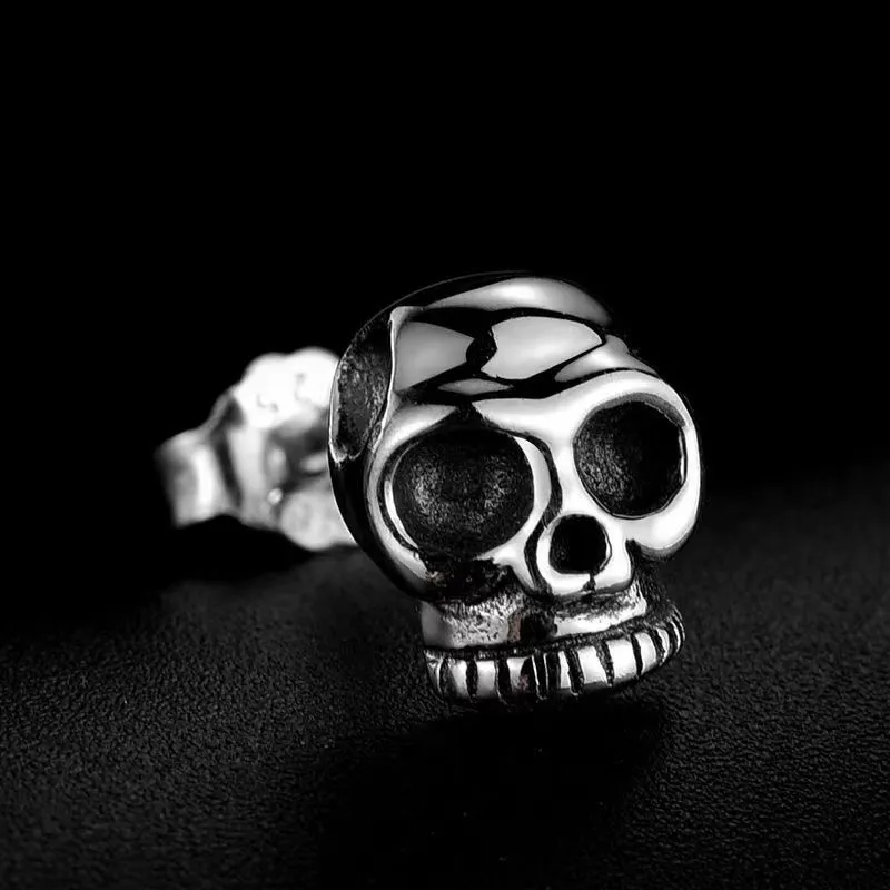 925 Sterling Silver Skullörhängen för män och kvinnor trendiga och personliga mäns stil med öronhål på gatan svala och svala svarta örhängen