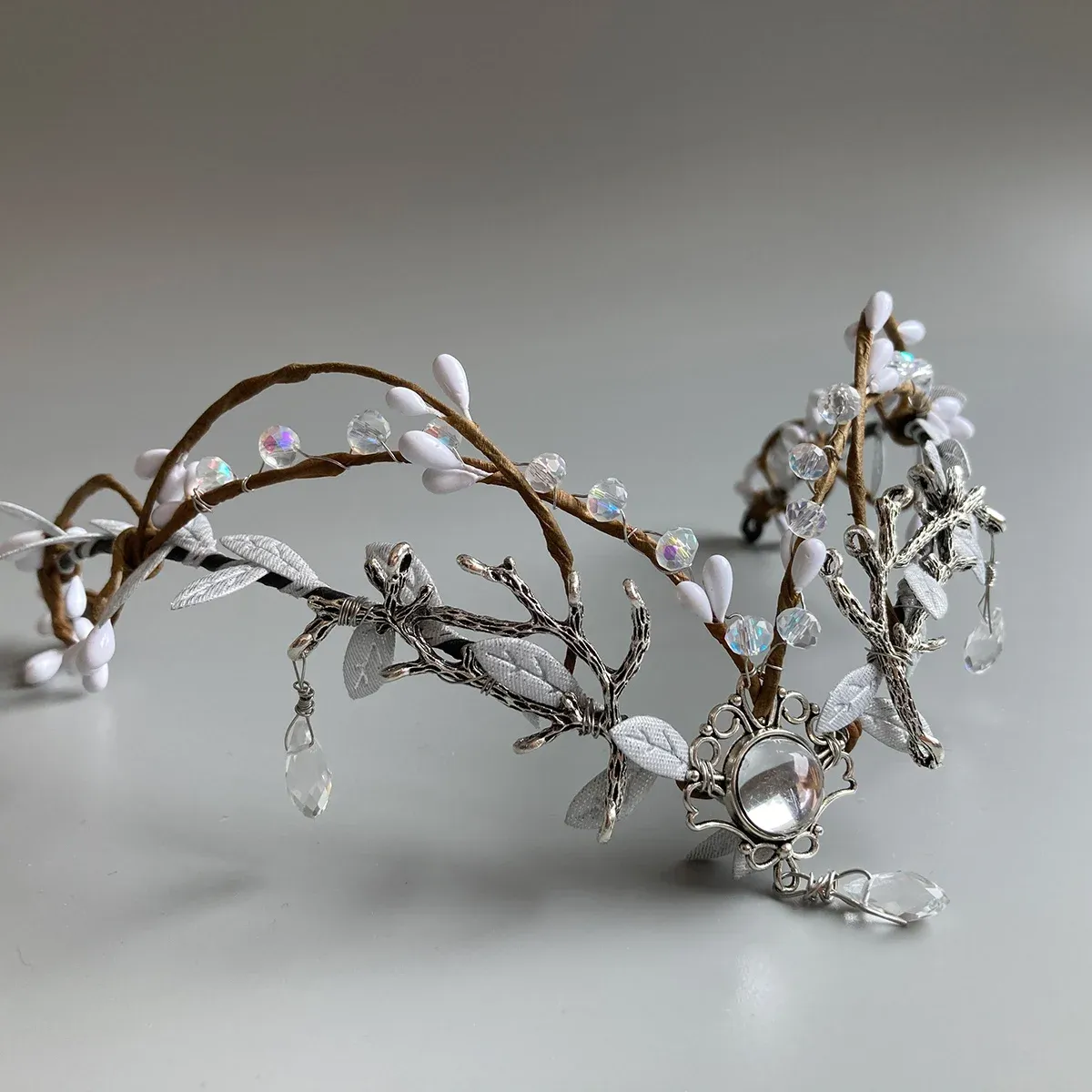 Biżuteria panowania zaczarowanej leśnej tiary bogini Woodland Fairy Crown z srebrną gałęzią wisiorek Bride Fairy Costume kółko kwiatowy