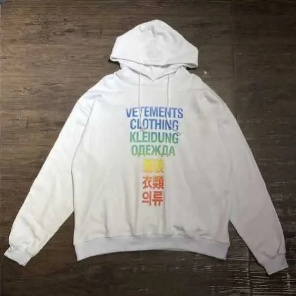 2024 VETEMENTS Sudadera con capucha Letras bordadas Impreso en la parte delantera y trasera Sudadera deportiva para hombres y hombres a5