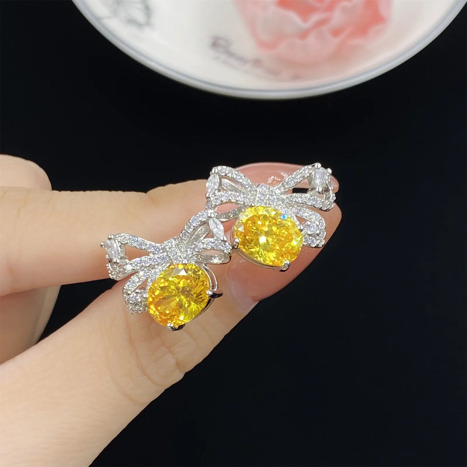 Kvinnliga smycken Bowknot Crystal Zircon Diamond White Gold Plated Earrings Studs Girl Girl Student Birthday Present