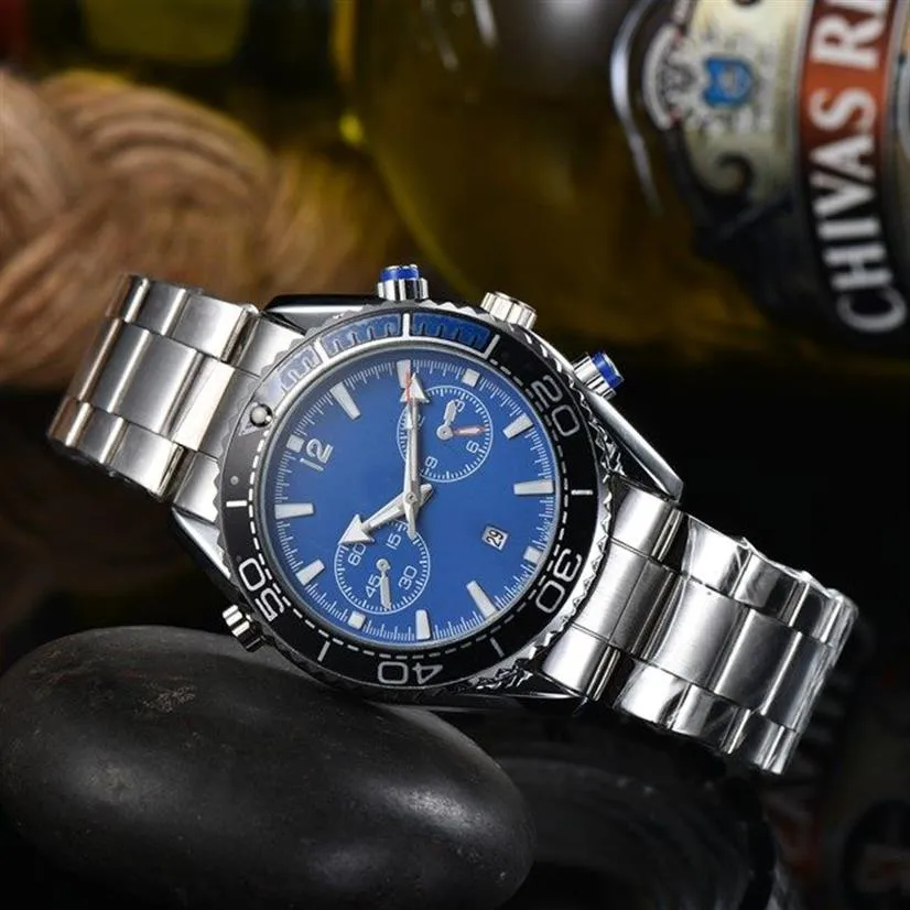Montres pour hommes 44mm montre à quartz en acier inoxydable bleu cadran noir montres-bracelets affaires montre de luxe maître cadeau303r