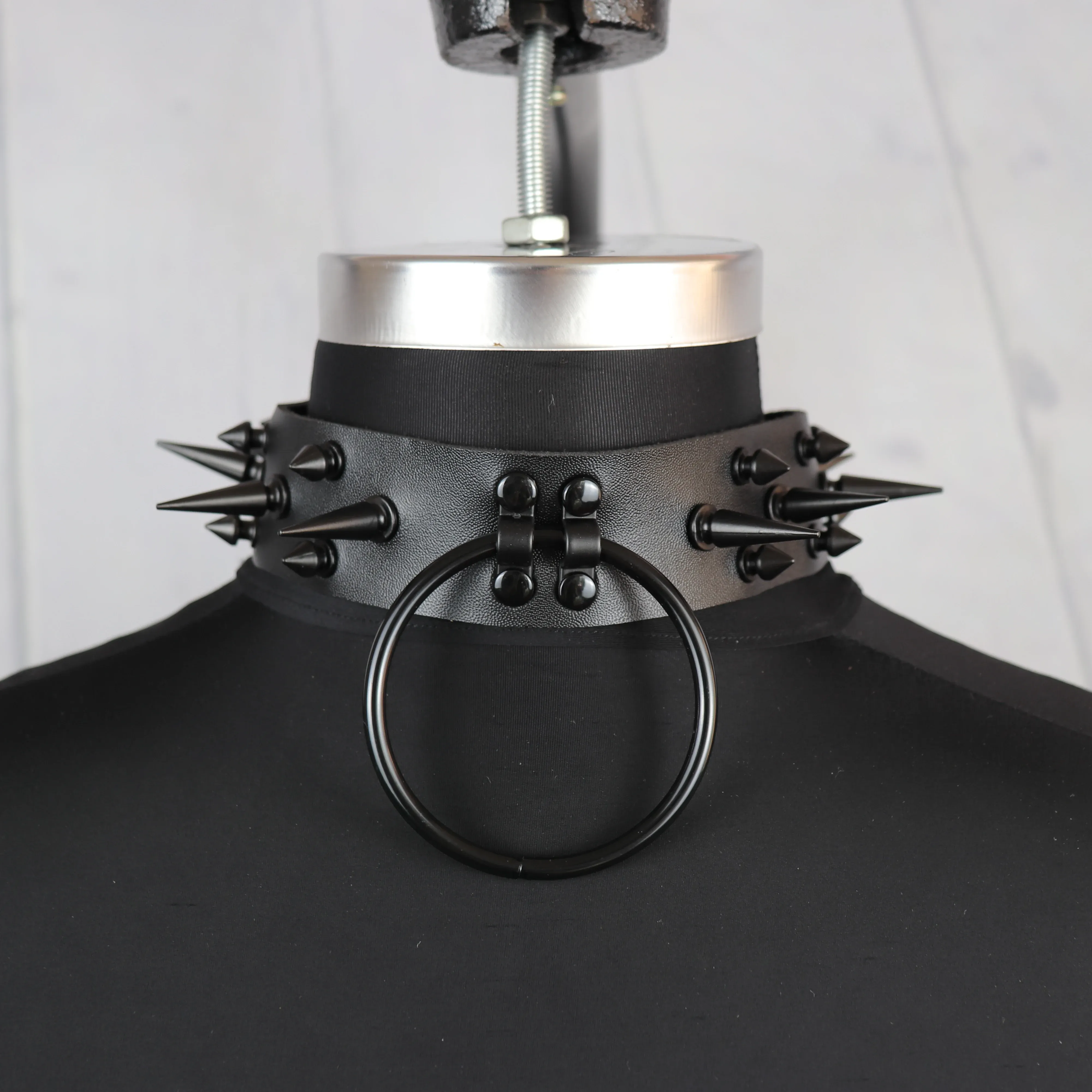 Torques UYEE Gothic Leather Harness Choker Collar For Women Punk Choker Rivets Metal Neck Chocker Party Festival Goth Jewelry On Neck