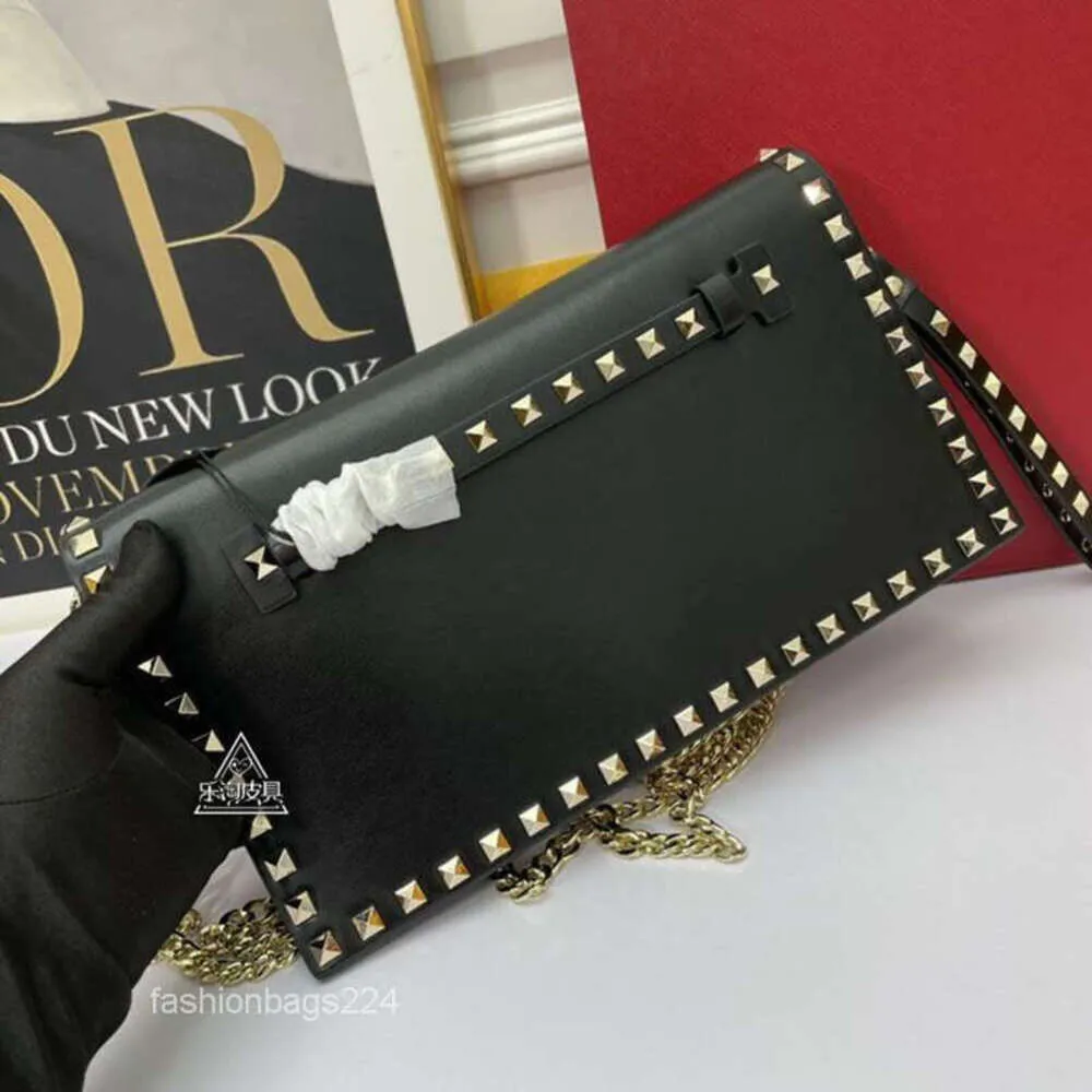 lady mini diamond Vpurse Leather Velentino Light 2024 Letter Purse Designer Red Square Bag Luxury Versatile Bags Baguette Rivet Crossbody Hand Grab Hand Womens