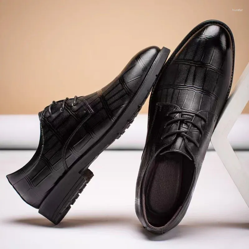 Chaussures habillées en cuir pour hommes d'affaires formelles 2024 printemps britannique décontracté derby noir confortable marié à semelle souple