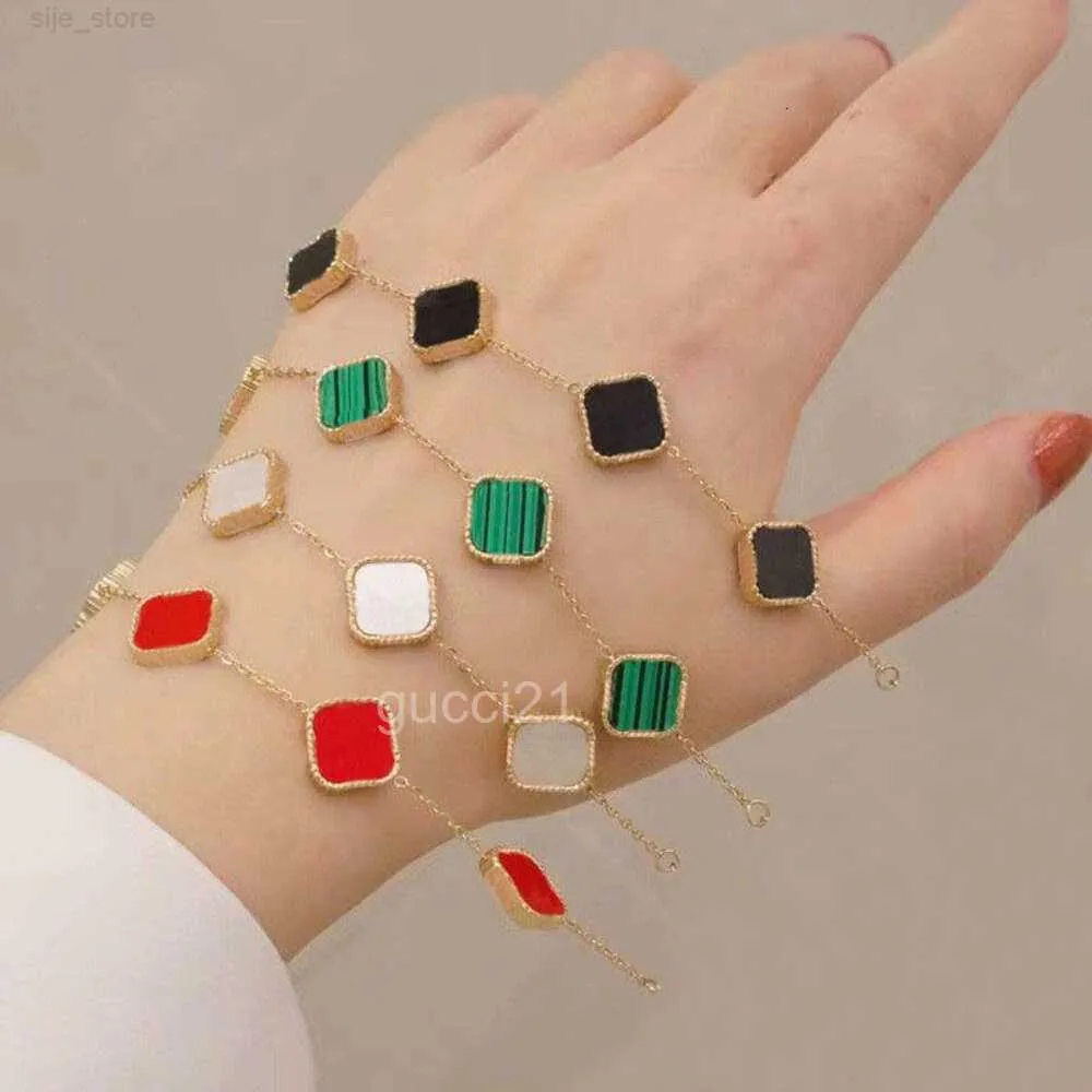 Bracelet de luxe classique à 4 trèfles de styliste pour femmes, bijoux en acier inoxydable plaqué or, bracelets à breloques incrustés sur 2 côtés, cadeau avec boîte, livraison gratuite G0PR