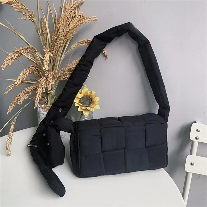 Torby na ramię nylonowe wyściełane torby ściegowe tkaninowe designerskie designerskie kobiety crossbody torebka184i