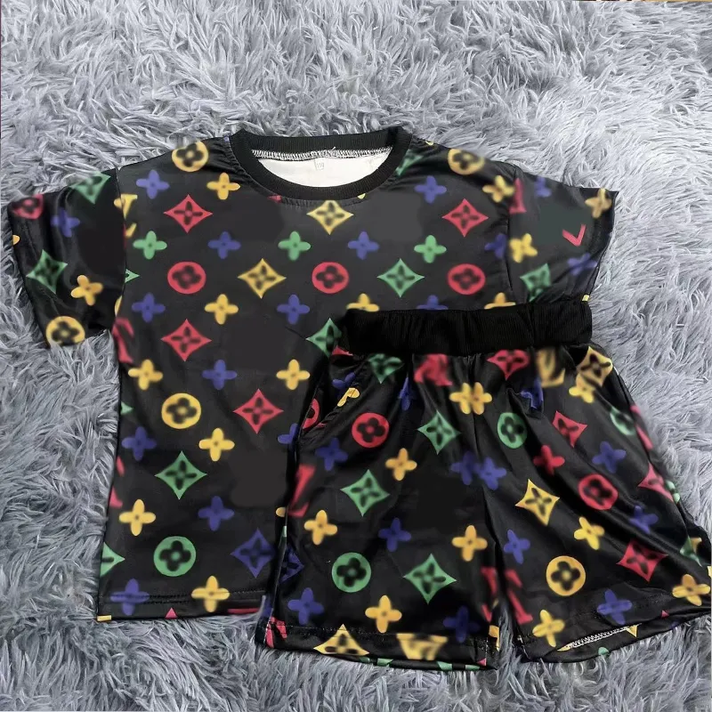 Short à manches courtes à la mode pour enfants personnalisés haut de gamme et correct avec impression complète de la lettre L ensemble deux pièces pour garçons et filles