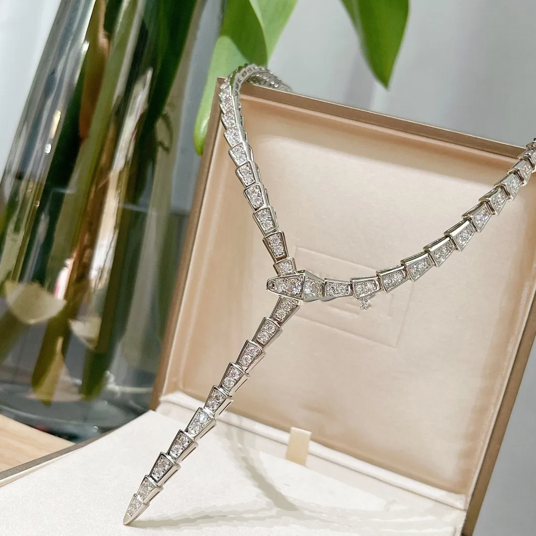 Luxe Designer Snake Diamanten Hanger Kettingen Top V Goud Volledige Zirkoon Slang Vorm Ronde Choker Voor Vrouwen Man Sieraden Met Doos Party Gift Bruiloft Liefhebbers