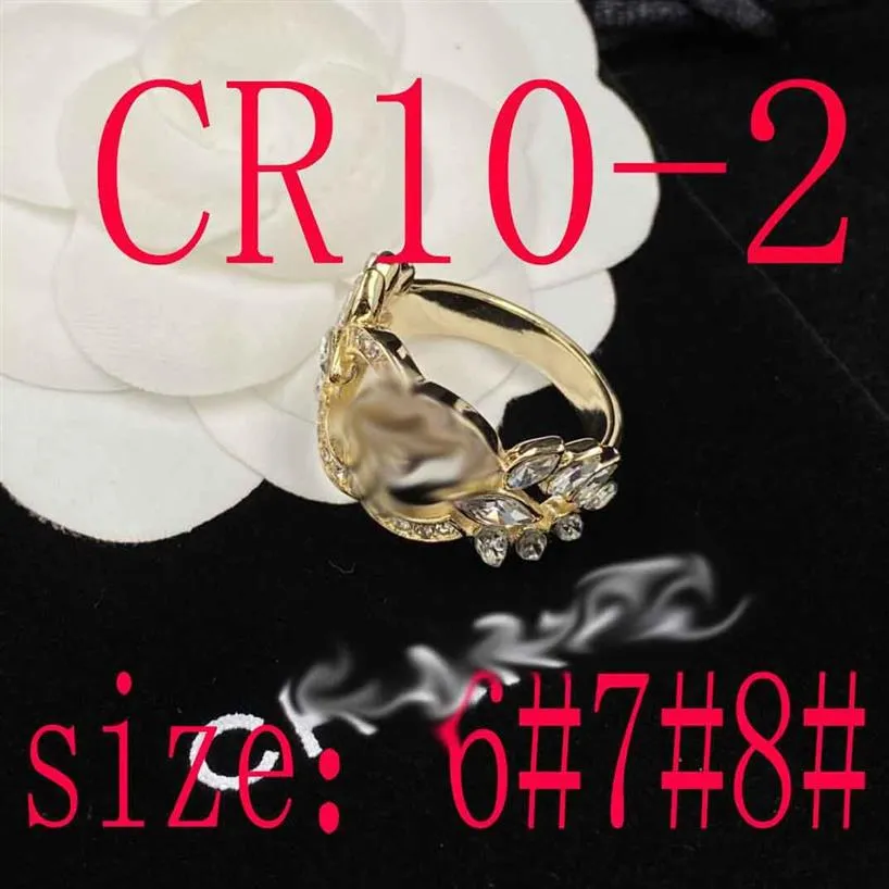 Los regalos de pareja del anillo de circón con letra C estéreo completo de fábrica de tienda de 5 años no se desvanecen bolsa de polvo hipoalergénica 268o