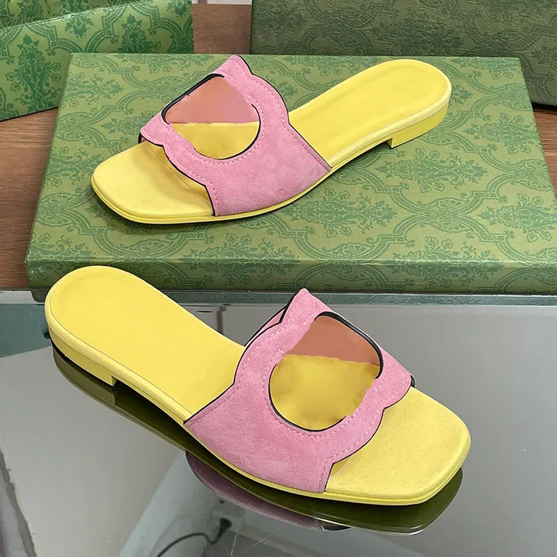 24SS Classic Womens Slip on Sandals Designer quiltade textur tofflor damer gula rosa blå låga klackar sliede utomhus mulor flip flops strandsko med dammpåsar