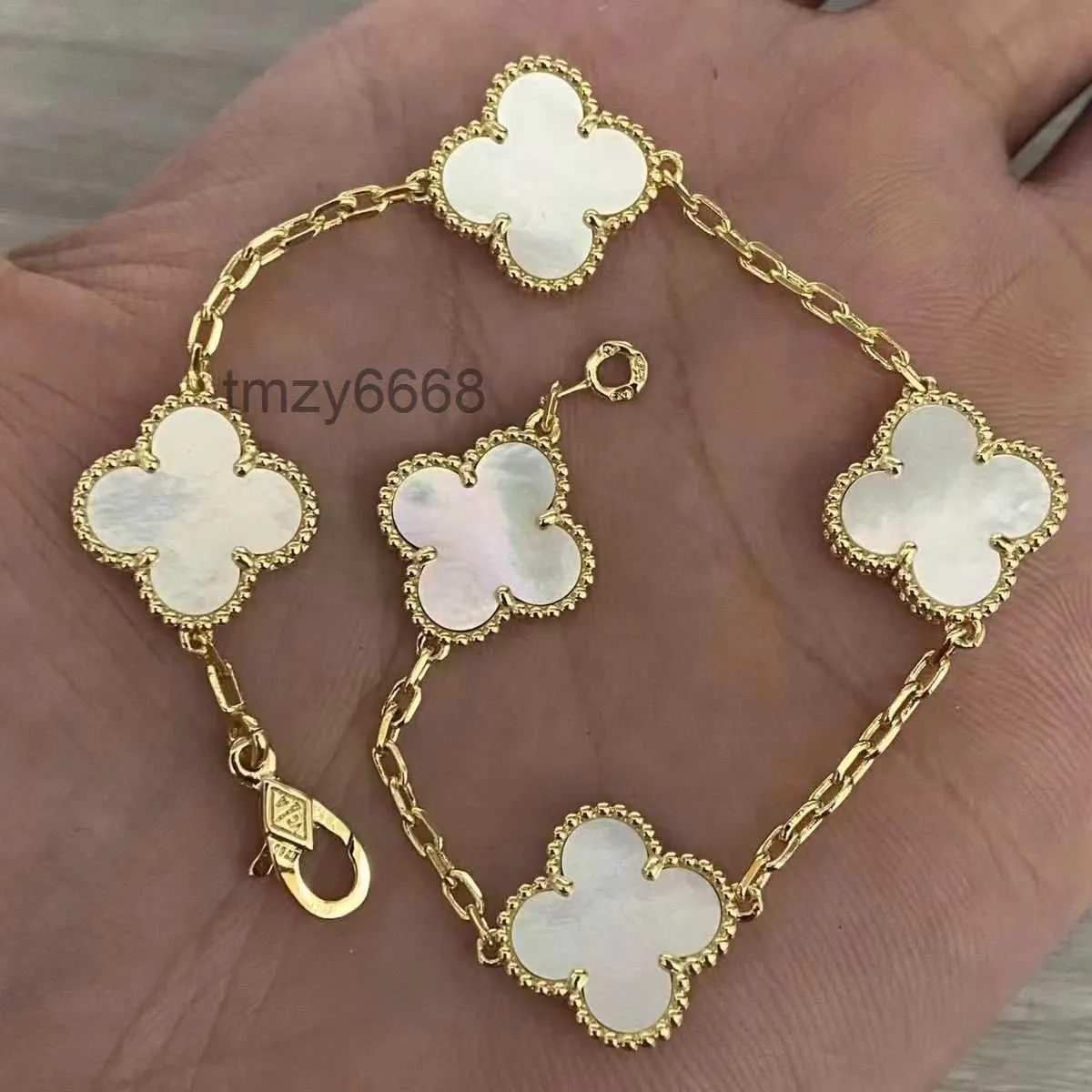 Designer Bracelet Luxury 4 Four Leaf Clover Van Charm Elegant Fashion 18k Gold Agate Shell Mother of Pearl Cleef Couple Holiday Special Counter 559l Y0JO