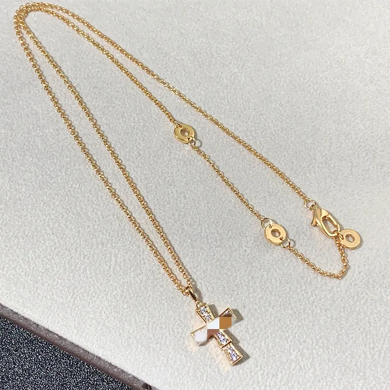 Snake Bone Cross Necklace for Women Luxury Designer Pendant Necklace Personalized Fashion Cross Pendant Collarbone Chain for Men and Women Couple Necklace