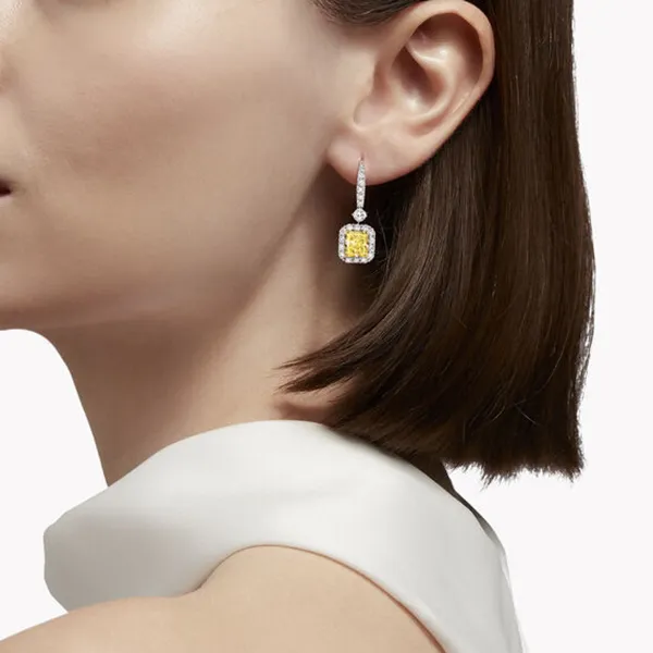 Acquista Set di Collana e Orecchini Tradizionali Placcati Oro con Kundan e Perle per Donna in Italia a partire da 52
