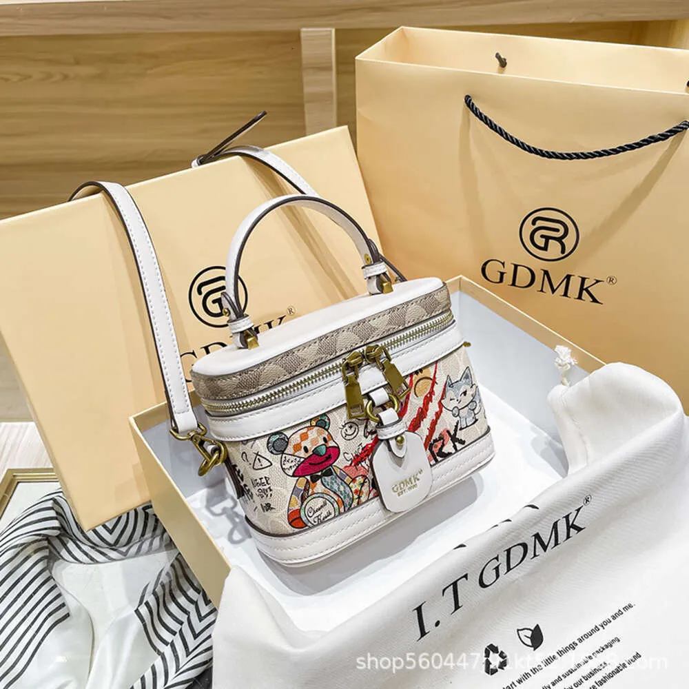 GD New Fashion Classic Graffiti Old Flower Box Mini Small One Shoulder Handheld Women 2024 New Design Fashion 78% Off Store wholesale