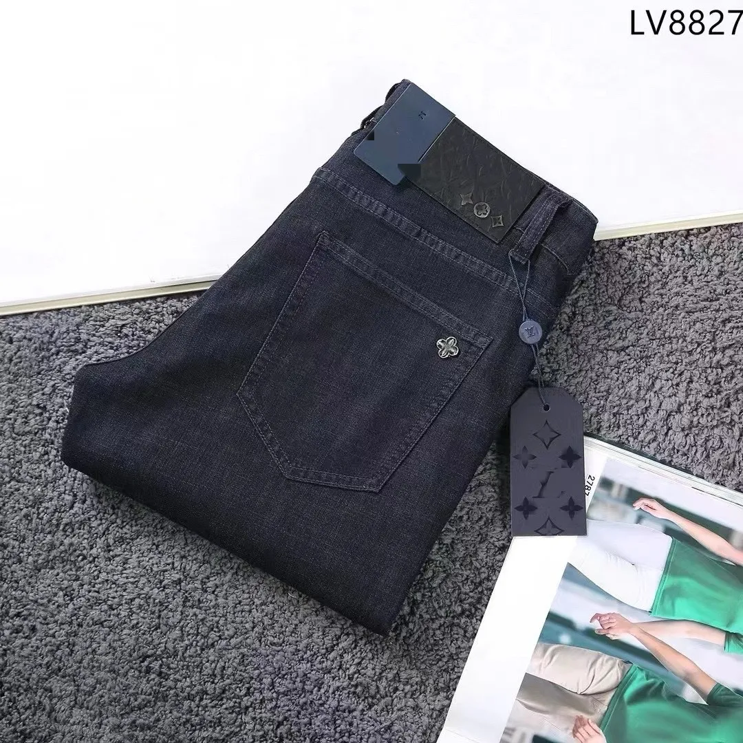 The new spring and summer models are now on the market. The original hot-selling slim-fit jeans have awesome details and impeccable workmanship. #Sizes: 29 to 40