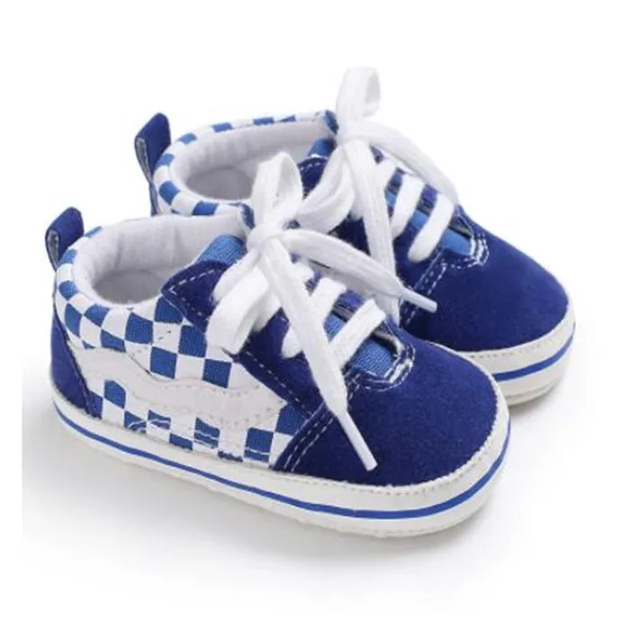 Pasgeboren Baby Jongens Meisjes Babyschoenen Luxe Designer Kinderen Peuters Baby Lace Up PU Sneakers Baby Prewalker Zachte zool Witte schoenen 0-18 maanden