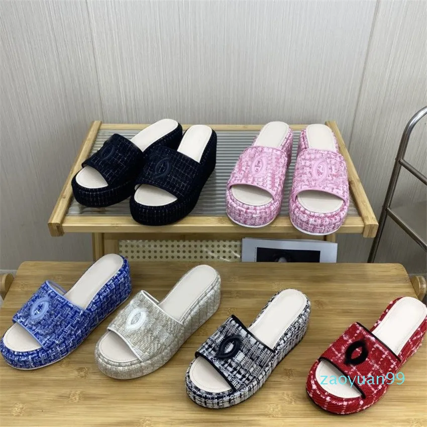 35-41 Storlekar Kvinnor Tweed Slipper Leather Logo Sandals Wedges Platform 2024 Mules Slides El Slider Slip On High Heels Flats Fashion Beach Flip Flops Casual Loafers