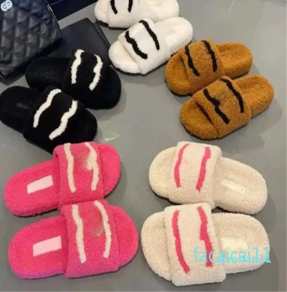 Chinelos de alta qualidade Woolskin Sheepskin Palmilha Slides Sandálias Flat Slipper Designers Mulheres Soft Winter Luxury Plush Fur Oran Borracha Sole 054