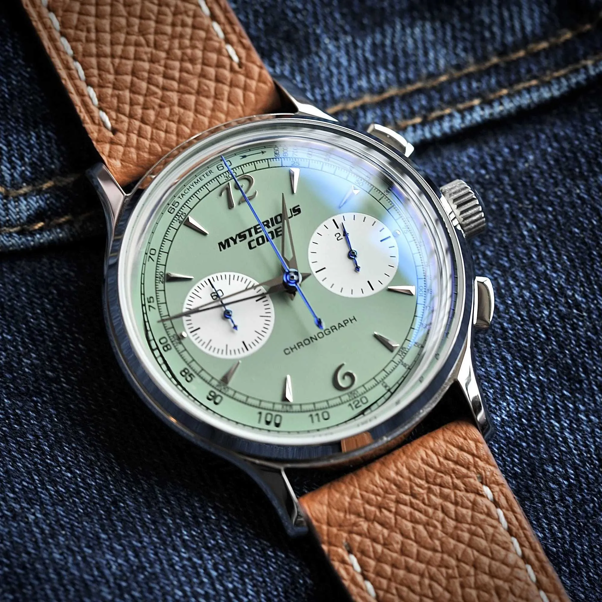 DHgate.com:Mens MYSTERY CODE Homage Chronograph Watch with