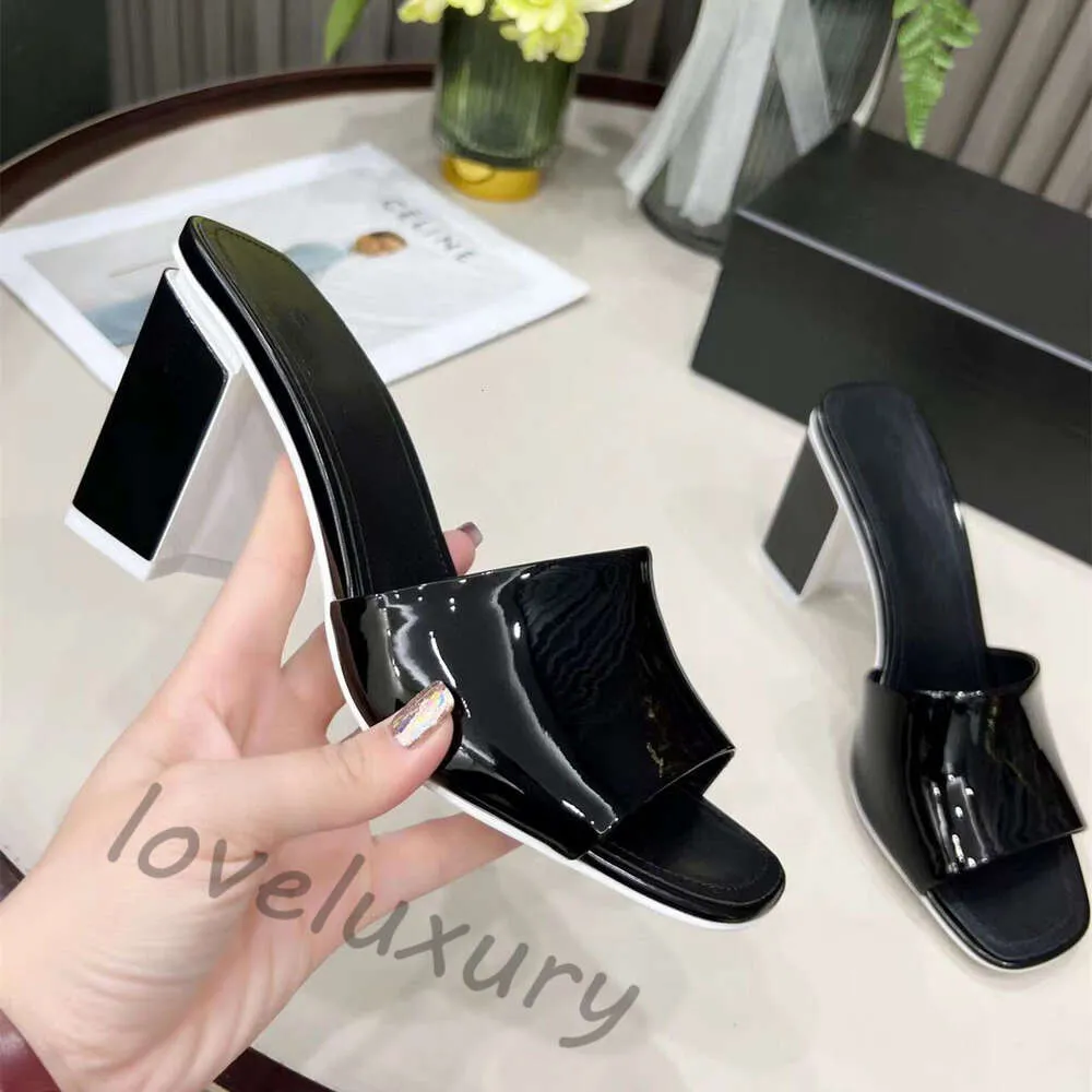 Designer Womens High Heel tofflor Sexig Chunky Heel Leather Party Fashion Summer Jelly Sandals 8.5 4,5 cm Storlek 35-43