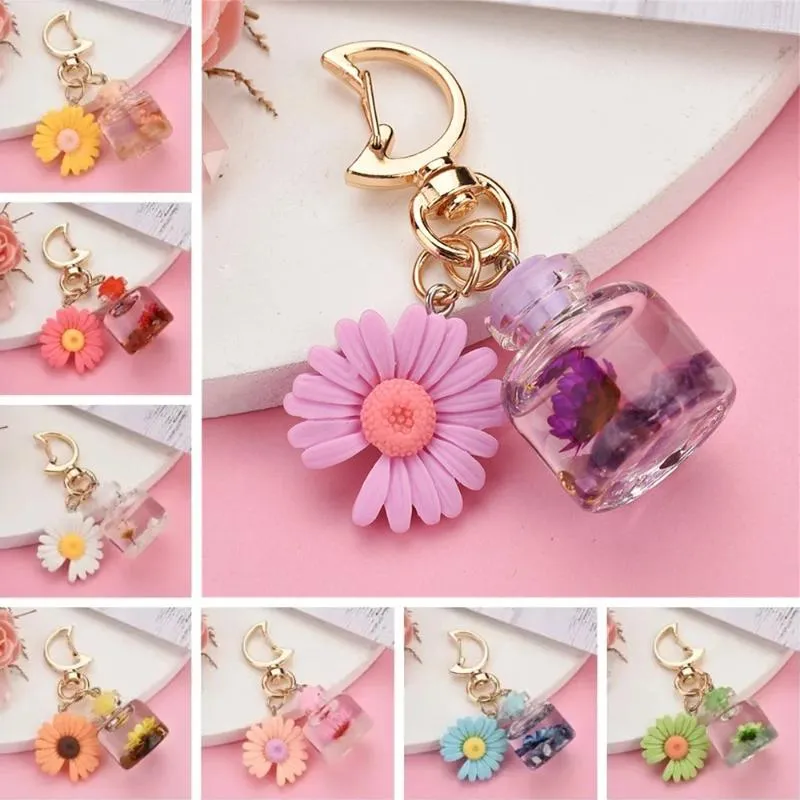 Keychains Creative Daisy Moon Buckle Wish Bottle Keychain Eternal Simulation Flower Transparent Key Ring Women Bag Pendant Gift