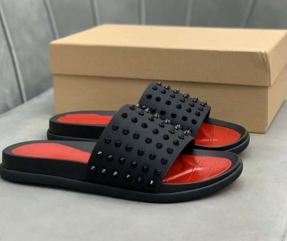 2024 Homem Clássico Spike Chinelos Flat Spikes Slide Sandal Mens Grosso Sola de Borracha Chinelo Studs Slides Plataforma Mules para Homens Verão Moda Casual 505