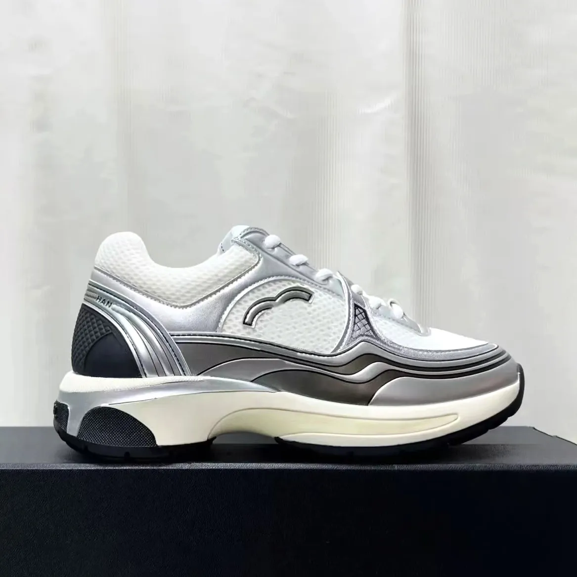 Luxus-Designer-Schuhe in Weiß, beliebte Schnürschuhe, Strick-Gold-Silber-Kanal-Sommer-Sneaker, einfach zu tragen, 2024, neue Damen-Herren-Sneaker aus Stoff, Wildleder, Kalbsleder, laminiert