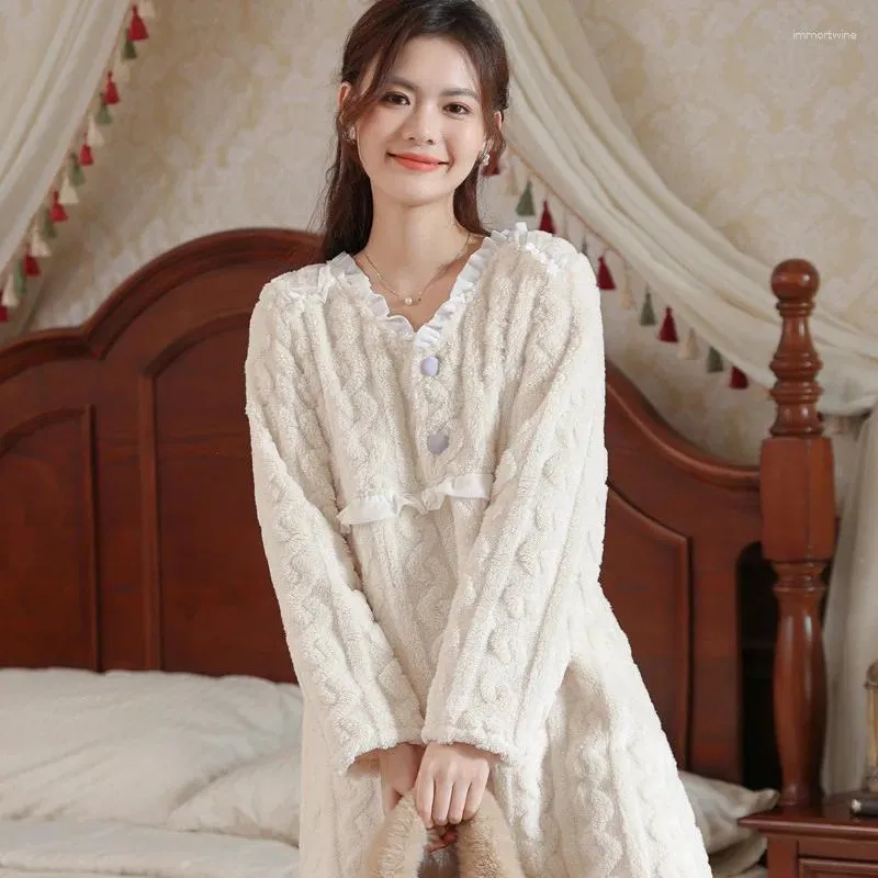 Pluszowa sukienka z piżamą dla kobiet dla kobiet w zimowej i ciepłej podwójnej flanelowej krańskiej odzieży domowej ubrania domowe