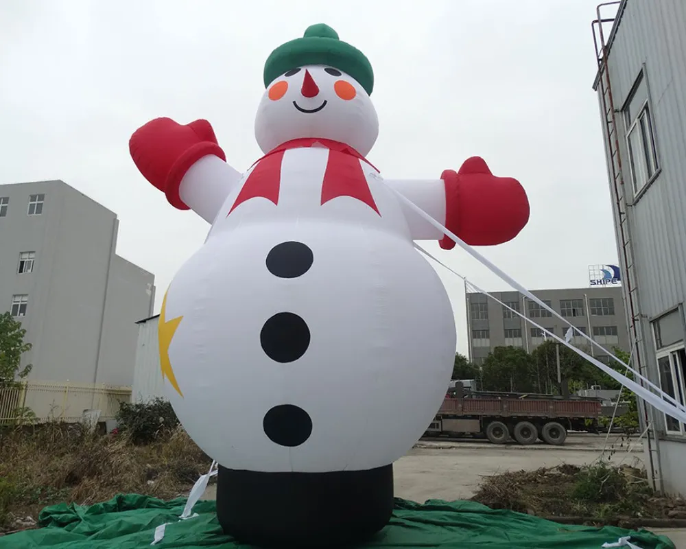 Großhandel Hochwertiger, maßgeschneiderter 4/6/8/10 m hoher riesiger aufblasbarer Weihnachts-Schneemann-Bodenballon für Außenwerbung