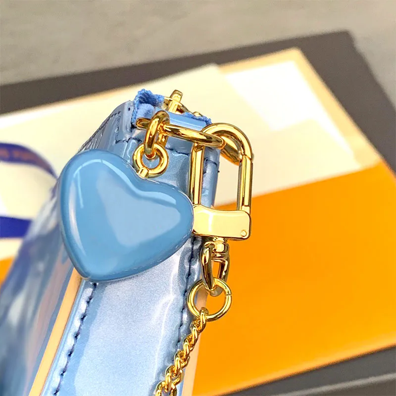 Borsa stilista Il nuovo design ad incastro è una borsa a tracolla in pelle verniciata blu con posizione completa della carta, dimensioni 10X5X4 cm